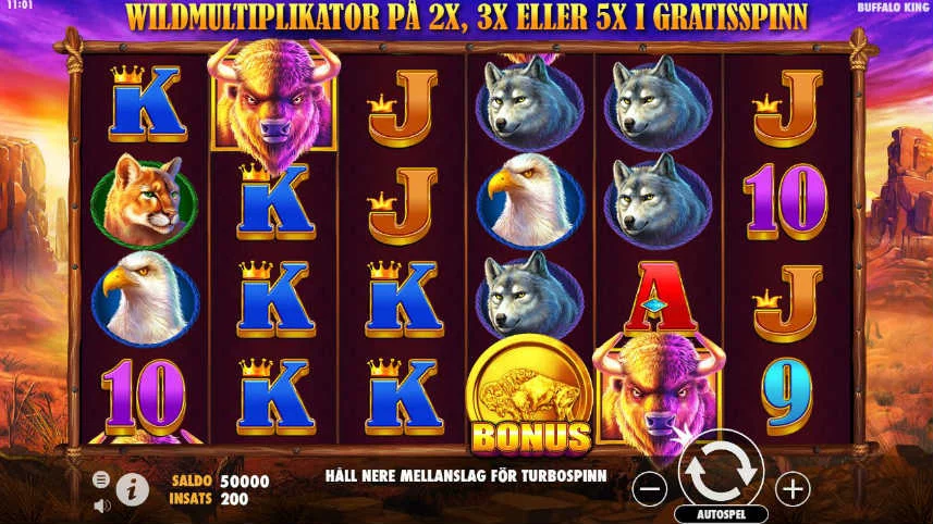 På bilden ser vi spelytan i casinospelet Buffalo King. Vi ser symboler i form av bokstäver, bonusmynt och djur som örnar, bufflar, vargar och bergslejon. Under ser vi spelets kontrollyta. 