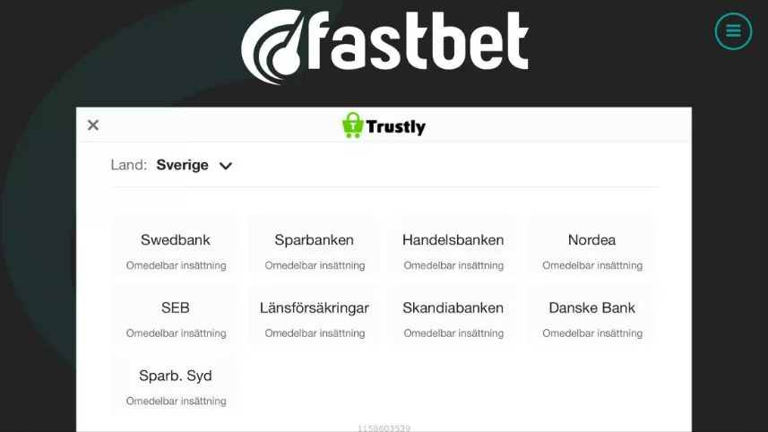 Denna bilden visar hur insättningar ser ut på Fastbet. Högst upp ser vi casinots logotyp, under detta är ett fönster där Trustlys logotyp syns i rutan kan man välja mellan 9 olika svenska banker. 