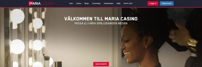 Skärmdump från Maria Casinos hemsida. Högst upp ser vi casinots meny med olika sektioner samt inloggningsalternativ. I mitten syns en bild med en leende svart kvinna som får sitt hår uppsatt. 