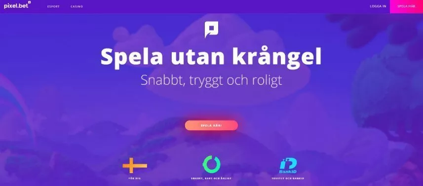 Bilden visar Pixel.bets startsida. Överst ser vi menyn med sidas innehåll och inloggningsalternativ. Centrerat ser vi texten: "Spela utan krångel, Snabbt, tryggt och Roligt". Under texten finns en röd/orange knapp med texten "Spela här!". Nedanför detta syns tre ikoner, en svensk flagga, en halvfull cirkel och BankID:s logotyp.