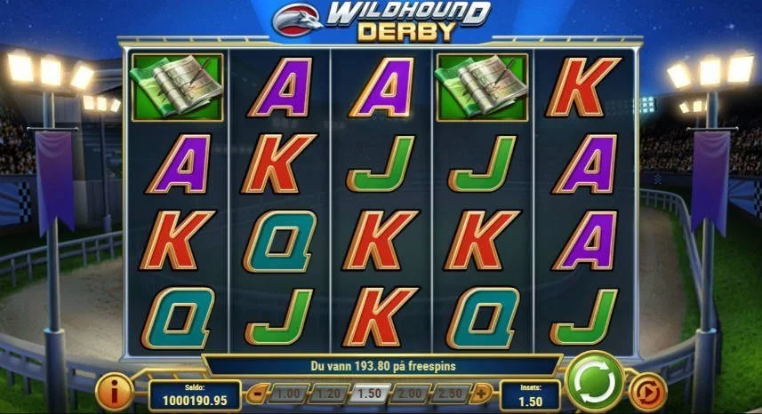 Skärmbild från casinospelet Wildhound Derby. Centrerat ser vi spelytan med symboler i form av bokstäver och oddsbrickor. Nedanför ser vi spelets kontrollyta.